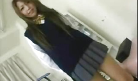 Lucu berbulu lesbian menjilat di yes xxx jepang sofa
